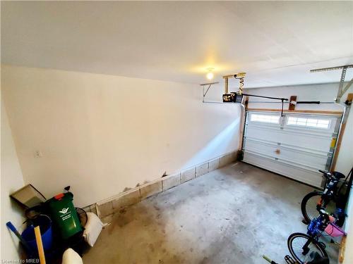 20-570 Linden Drive, Cambridge, ON - Indoor Photo Showing Garage