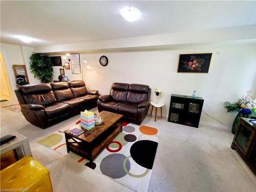 20-570 Linden Drive, Cambridge, ON - Indoor Photo Showing Living Room