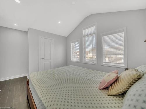 54 Maple Trail Road, Caledon, ON - Indoor Photo Showing Bedroom
