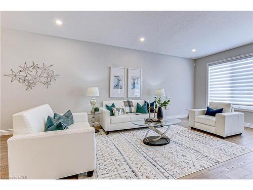 1212 Emma Chase, London, ON - Indoor Photo Showing Living Room