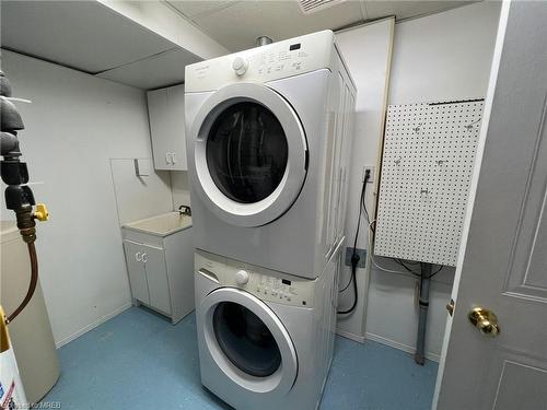 81-42 Green Valley Drive, Kitchener, ON - Indoor Photo Showing Laundry Room