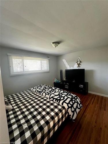 4019 Longfellow Avenue, Windsor, ON - Indoor Photo Showing Bedroom