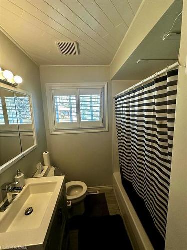 4019 Longfellow Avenue, Windsor, ON - Indoor Photo Showing Bathroom