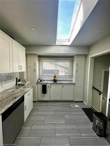 4019 Longfellow Avenue, Windsor, ON - Indoor Photo Showing Kitchen