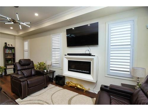 116 Skinner Road, Hamilton, ON - Indoor Photo Showing Living Room
