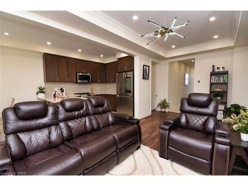 116 Skinner Road, Hamilton, ON - Indoor Photo Showing Living Room
