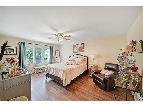 7542 Clubview Lane, Niagara Falls, ON - Indoor Photo Showing Bedroom