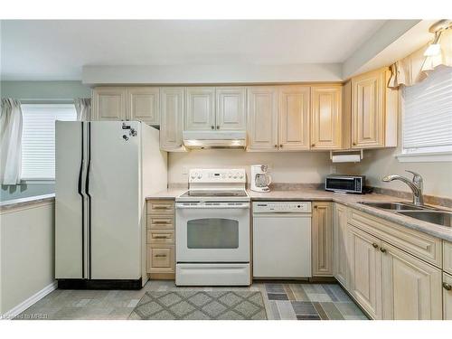 1308 Dupree Place, Mississauga, ON - Indoor Photo Showing Kitchen With Double Sink