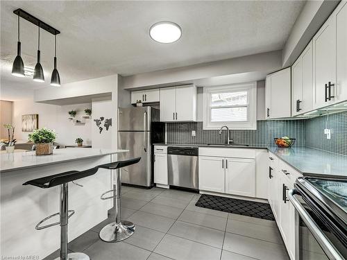 5-507 Quiet Place, Waterloo, ON - Indoor Photo Showing Kitchen With Stainless Steel Kitchen With Upgraded Kitchen