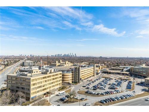 905-2520 Eglinton Avenue W, Mississauga, ON - Outdoor With View