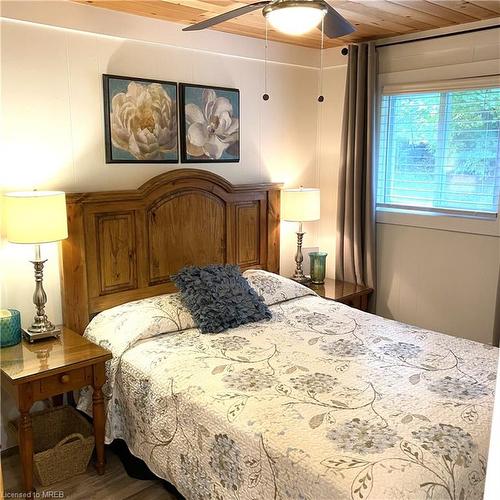 1021 Lakeview Road Road, Muskoka Lakes, ON - Indoor Photo Showing Bedroom