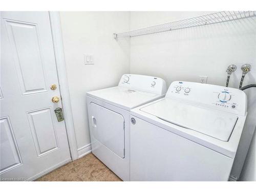 7 Maple Crown Terrace, Barrie, ON - Indoor Photo Showing Laundry Room