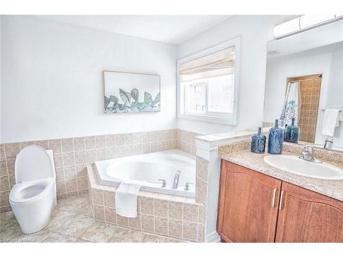 7 Maple Crown Terrace, Barrie, ON - Indoor Photo Showing Bathroom