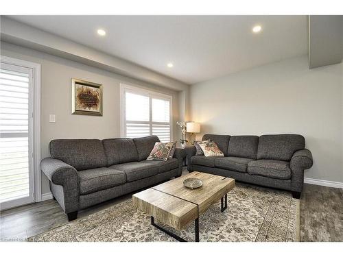 1329 Calais Drive, Woodstock, ON - Indoor Photo Showing Living Room