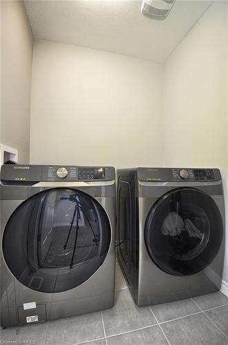 1329 Calais Drive, Woodstock, ON - Indoor Photo Showing Laundry Room