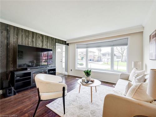 27 Flowertown Avenue, Brampton, ON - Indoor Photo Showing Living Room