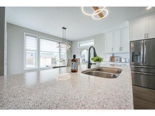 173 Jennifers Trail, Thorndale, ON - Indoor Photo Showing Kitchen With Double Sink