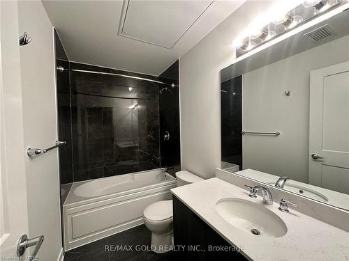 614-312 Erb Street W, Waterloo, ON - Indoor Photo Showing Bathroom
