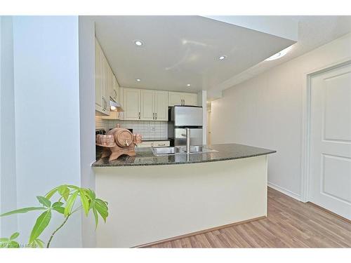 2201-9 George Street, Brampton, ON - Indoor Photo Showing Kitchen With Upgraded Kitchen