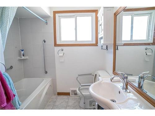 1 Appelby Drive, St. Catharines, ON - Indoor Photo Showing Bathroom