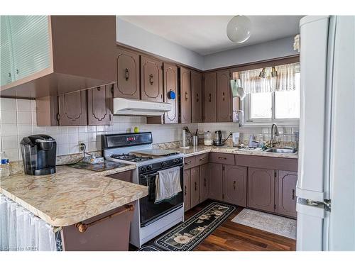 1 Appelby Drive, St. Catharines, ON - Indoor Photo Showing Kitchen With Double Sink