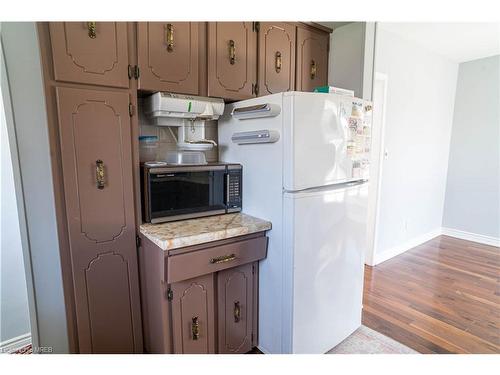 1 Appelby Drive, St. Catharines, ON - Indoor Photo Showing Kitchen