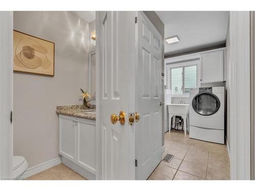 4223 Taylor Court, Lincoln, ON - Indoor Photo Showing Laundry Room