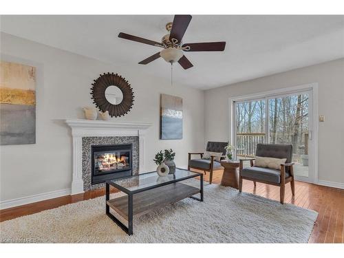 4223 Taylor Court, Lincoln, ON - Indoor Photo Showing Living Room With Fireplace