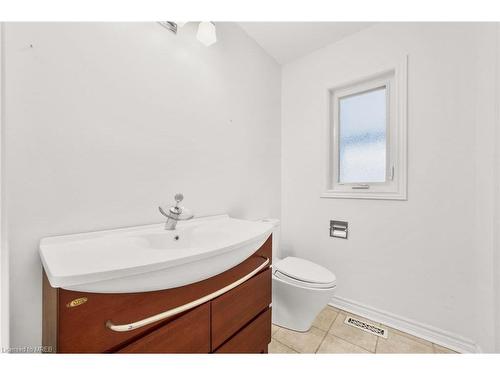 5 Hester Court, Markham, ON - Indoor Photo Showing Bathroom