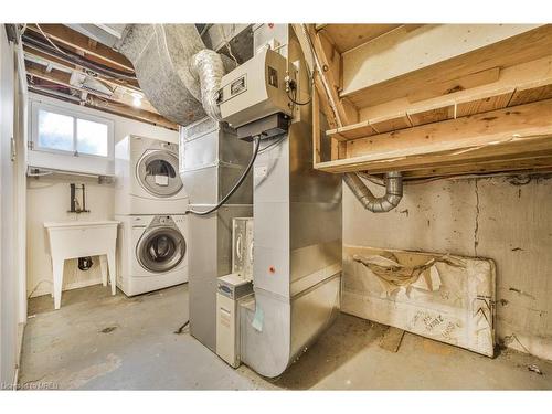 5 Hester Court, Markham, ON - Indoor Photo Showing Laundry Room