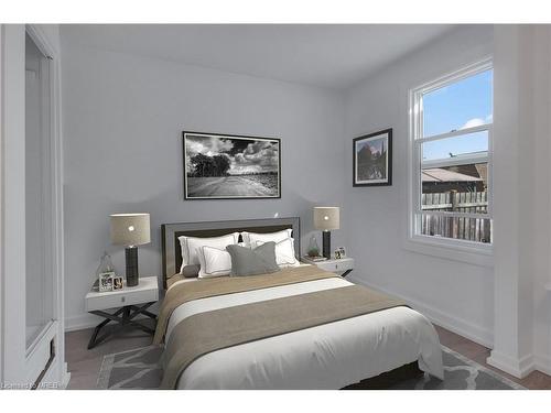 56 Cambridge Avenue, Hamilton, ON - Indoor Photo Showing Bedroom