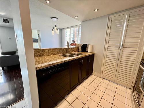 903-265 Enfield Place, Mississauga, ON - Indoor Photo Showing Kitchen With Double Sink
