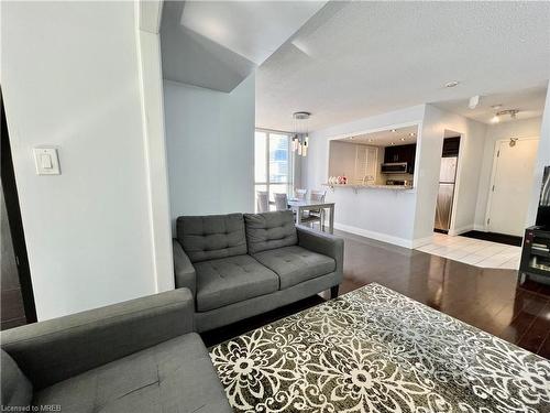 903-265 Enfield Place, Mississauga, ON - Indoor Photo Showing Living Room