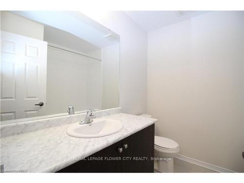 151 Thompson Road, Caledonia, ON - Indoor Photo Showing Bathroom