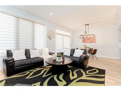 1091 Upperpoint Avenue Avenue, London, ON - Indoor Photo Showing Living Room