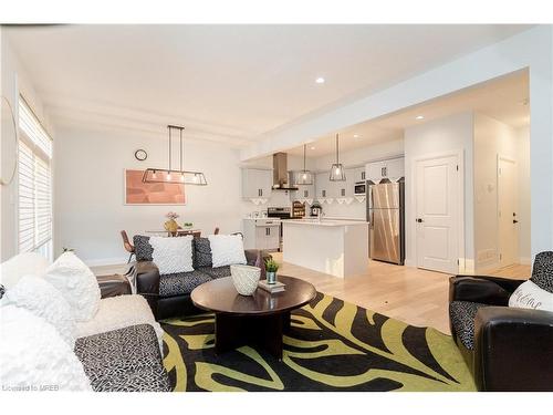 1091 Upperpoint Avenue Avenue, London, ON - Indoor Photo Showing Living Room