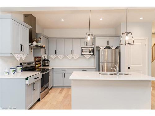 1091 Upperpoint Avenue Avenue, London, ON - Indoor Photo Showing Kitchen With Double Sink With Upgraded Kitchen