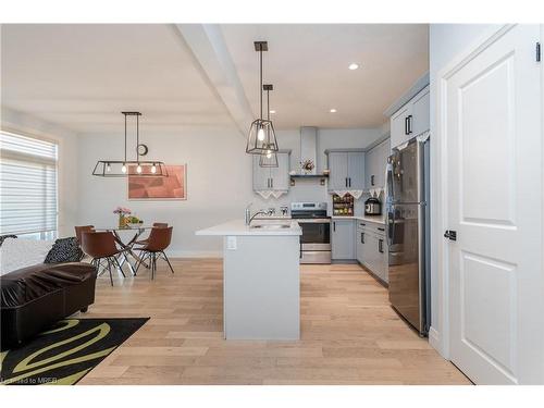 1091 Upperpoint Avenue Avenue, London, ON - Indoor Photo Showing Kitchen With Upgraded Kitchen