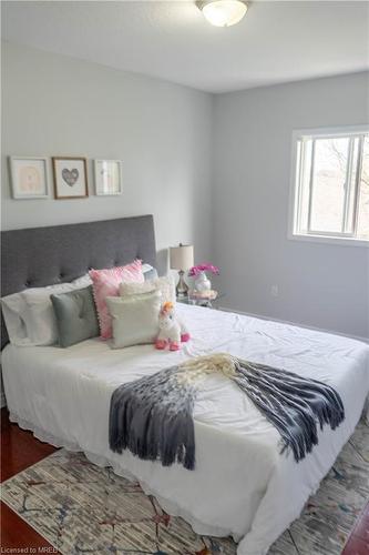 81 Westmeadow Drive, Kitchener, ON - Indoor Photo Showing Bedroom