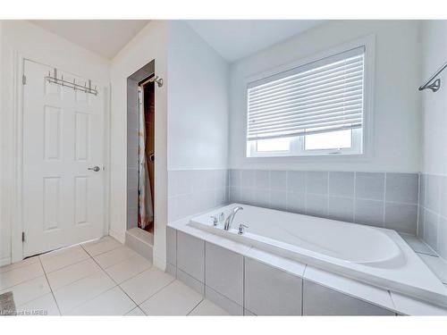 1223 Plato Drive, Niagara Falls, ON - Indoor Photo Showing Bathroom