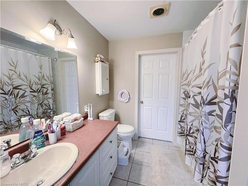 215 Bellehaven Drive, Waterloo, ON - Indoor Photo Showing Bathroom