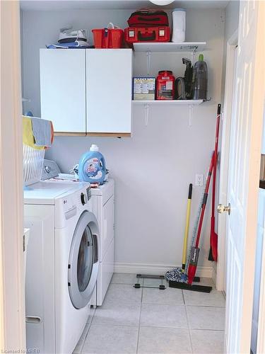 215 Bellehaven Drive, Waterloo, ON - Indoor Photo Showing Laundry Room