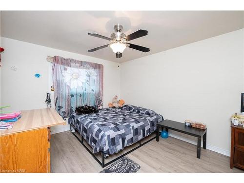 10 Windrush Crescent, Hamilton, ON - Indoor Photo Showing Bedroom