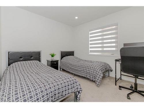 328 Bedrock Drive, Hamilton, ON - Indoor Photo Showing Bedroom