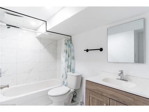 5230 Jepson Street, Niagara Falls, ON - Indoor Photo Showing Bathroom