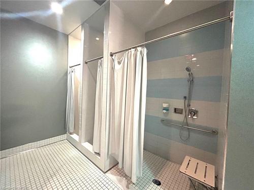 1107-65 Speers Road, Oakville, ON - Indoor Photo Showing Bathroom