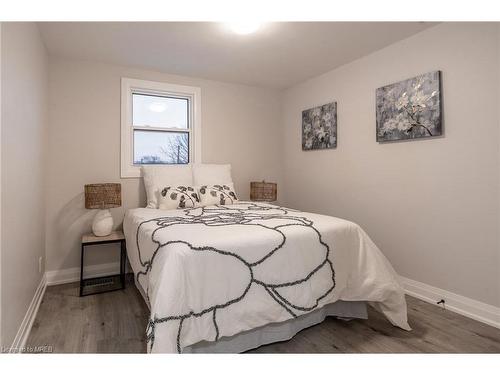 118 Chetwood Street, St. Catharines, ON - Indoor Photo Showing Bedroom