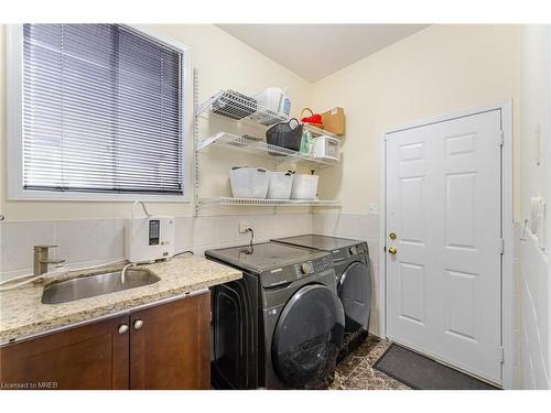 6489 Hampden Woods Road, Mississauga, ON - Indoor Photo Showing Laundry Room