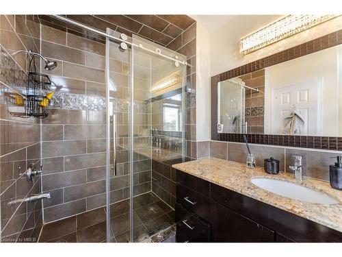 6489 Hampden Woods Road, Mississauga, ON - Indoor Photo Showing Bathroom