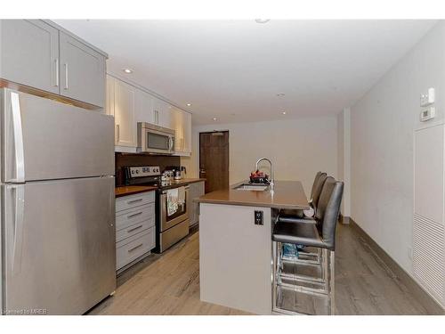 C322-330 Phillip Street, Waterloo, ON - Indoor Photo Showing Kitchen